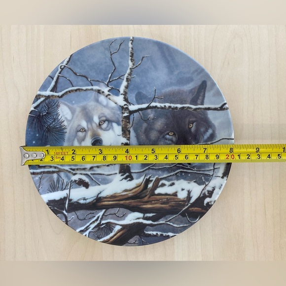 2 Bradford Exchange Wolf Plates - "Eyes in the Mist" & "Winter Lullaby" w/ COA - Picture 6 of 14